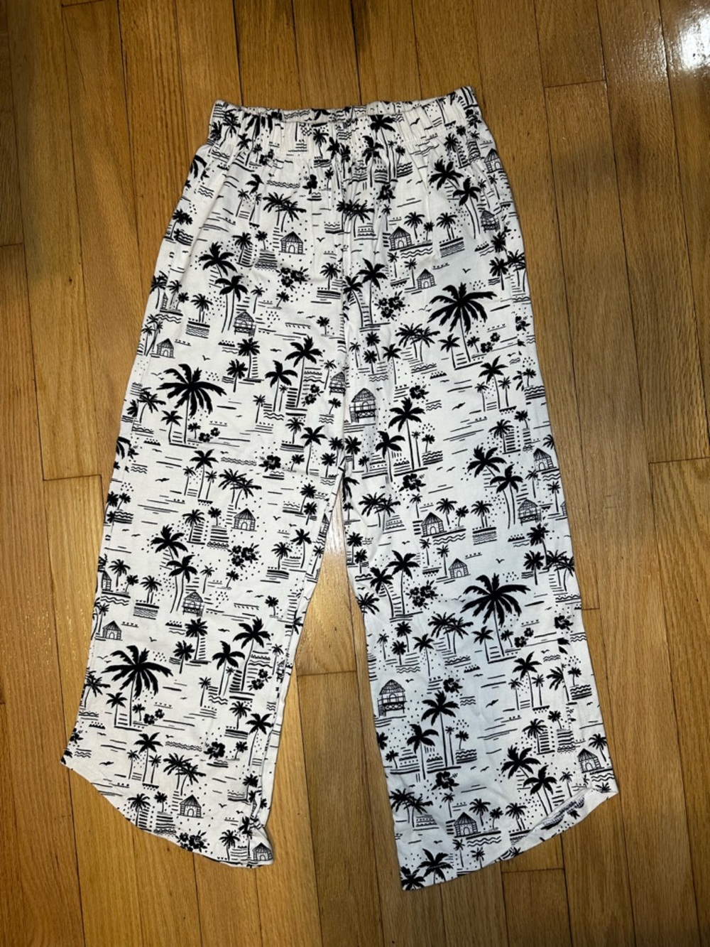 Zara Size: 9 White Palm-Print Pants